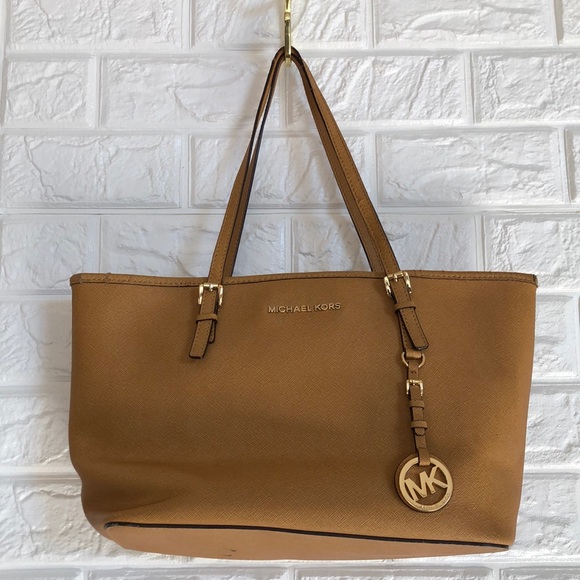 Michael Kors Handbags - Michael Kors camel colored medium purse